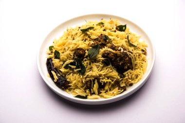 Khaman Gola Bhat Nagpur, Vidarbha 'dan popüler bir tarif.