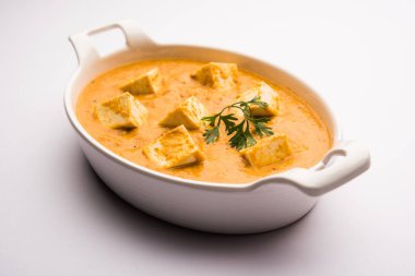 Paneer Korma, Kurma ya da Quorma Hint ana yemek tarifi köri, hindistan cevizi ve fındıktan yapılmış süzme peynirle yapılır.
