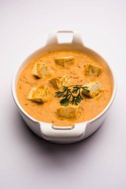 Paneer Korma, Kurma ya da Quorma Hint ana yemek tarifi köri, hindistan cevizi ve fındıktan yapılmış süzme peynirle yapılır.