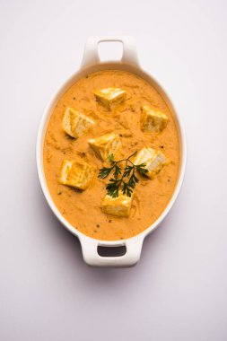 Paneer Korma, Kurma ya da Quorma Hint ana yemek tarifi köri, hindistan cevizi ve fındıktan yapılmış süzme peynirle yapılır.