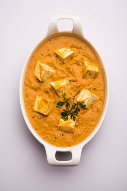 Paneer Korma, Kurma ya da Quorma Hint ana yemek tarifi köri, hindistan cevizi ve fındıktan yapılmış süzme peynirle yapılır.