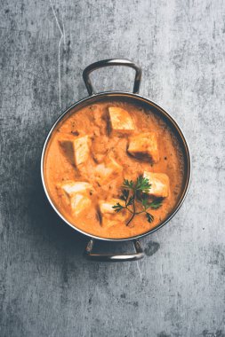 Paneer Korma, Kurma ya da Quorma Hint ana yemek tarifi köri, hindistan cevizi ve fındıktan yapılmış süzme peynirle yapılır.