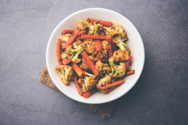 Havuç, karnabahar achar Phoolgobi ve Gajar 'ı kullanarak yaptı. Hindistan 'dan gelen tatlı ve ağrılı bir mevsimlik turşu.