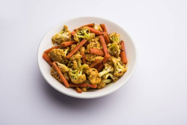 Havuç, karnabahar achar Phoolgobi ve Gajar 'ı kullanarak yaptı. Hindistan 'dan gelen tatlı ve ağrılı bir mevsimlik turşu.