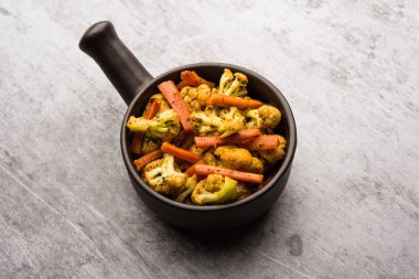 Havuç, karnabahar achar Phoolgobi ve Gajar 'ı kullanarak yaptı. Hindistan 'dan gelen tatlı ve ağrılı bir mevsimlik turşu.