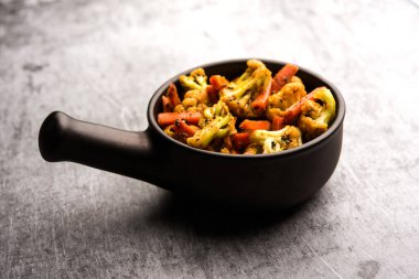 Havuç, karnabahar achar Phoolgobi ve Gajar 'ı kullanarak yaptı. Hindistan 'dan gelen tatlı ve ağrılı bir mevsimlik turşu.