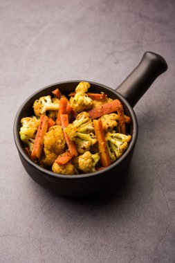 Havuç, karnabahar achar Phoolgobi ve Gajar 'ı kullanarak yaptı. Hindistan 'dan gelen tatlı ve ağrılı bir mevsimlik turşu.