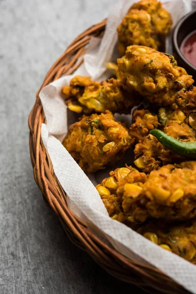 Crispy Corn Pakora Pakoda Bhajji Bhaji Bajji Pattice Подается Томатным — стоковое фото