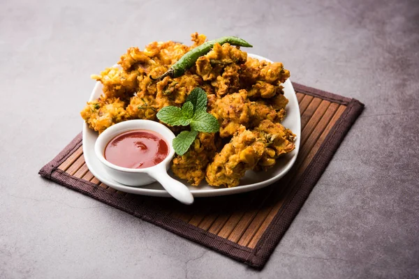 Crispy Corn Pakora Pakoda Bhajji Bhaji Bajji Pattice Подается Томатным — стоковое фото