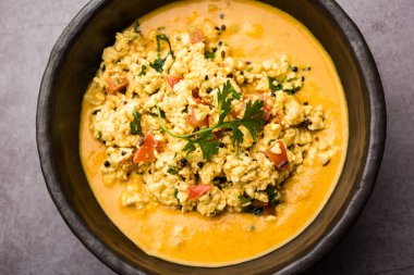 Paneer Bhurji Gravy kasede servis ediliyor. seçici odak