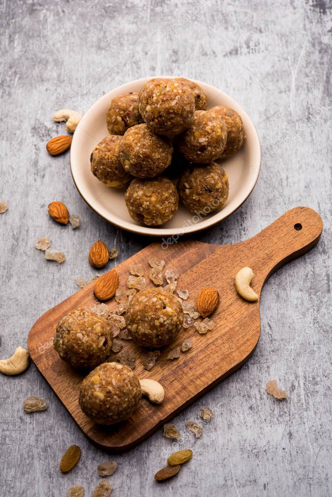 dulce Dink laddu también conocido como Dinkache ladoo o gond ke laddoo ...