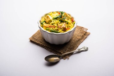 Vejetaryen paneer biryani ya da Panir Pulav, popüler Hint yemekleri.
