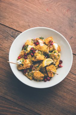 Aloo chaat ya da Alu chat, Hindistan 'da özellikle Kuzey Hindistan' da bulunan popüler bir sokak yiyeceğidir. Kolay bir yemek tarifi..