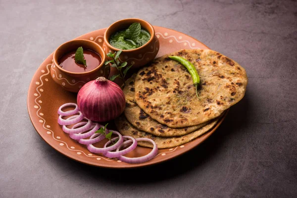 Onion Parotha Pyaj Parantha Kanda Paratha Served Tomato Ketchup Green — Stock Photo, Image