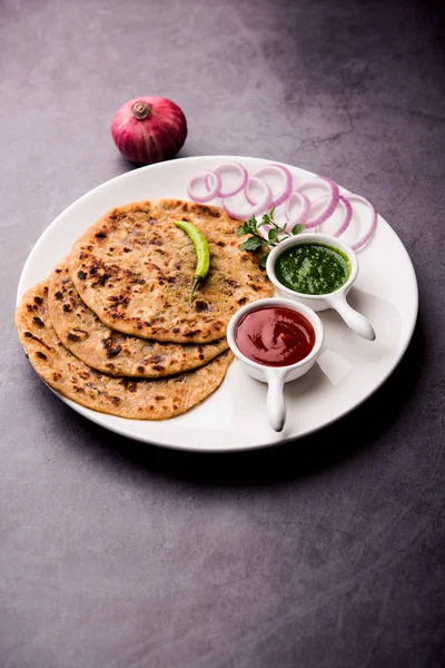 Onion Parotha Pyaj Parantha Kanda Paratha Served Tomato Ketchup Green — Stock Photo, Image