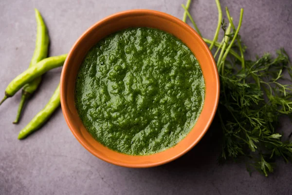 Kothimbir Dhaniya Chutney Feito Usando Cilantro Coentro Com Pimenta Servido — Fotografia de Stock