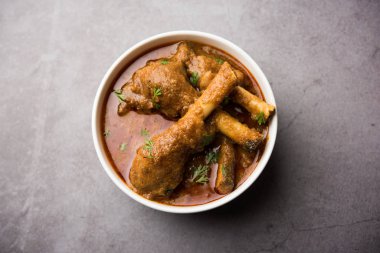 Hyderabadi Mutton Paya, Nehari, nahari veya Nihari Masala. Naan ve pirinçle servis edilir. seçici odak