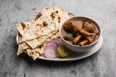 Hyderabadi Mutton Paya, Nehari, nahari veya Nihari Masala. Naan ve pirinçle servis edilir. seçici odak