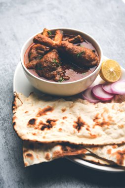 Hyderabadi Mutton Paya, Nehari, nahari veya Nihari Masala. Naan ve pirinçle servis edilir. seçici odak