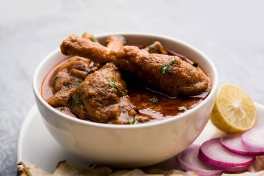 Hyderabadi Mutton Paya, Nehari, nahari veya Nihari Masala. Naan ve pirinçle servis edilir. seçici odak