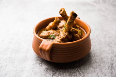 Hyderabadi Mutton Paya, Nehari, nahari veya Nihari Masala. Naan ve pirinçle servis edilir. seçici odak