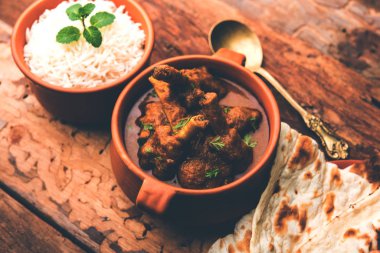 Hyderabadi Mutton Paya, Nehari, nahari veya Nihari Masala. Naan ve pirinçle servis edilir. seçici odak