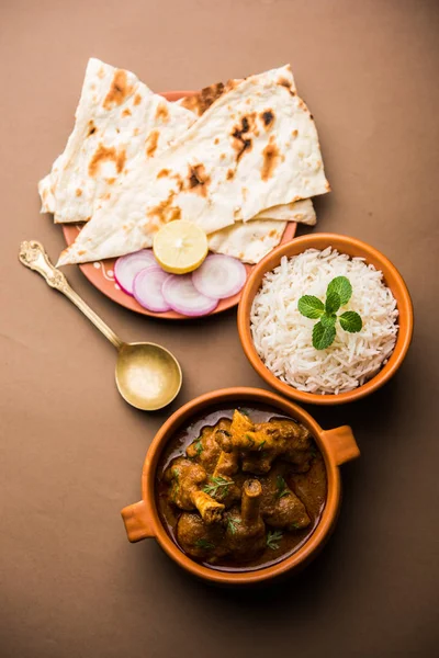 Hyderabadi Mutton Paya Nehari Nahari或Nihari Masala 与楠和米同食 选择性重点 — 图库照片