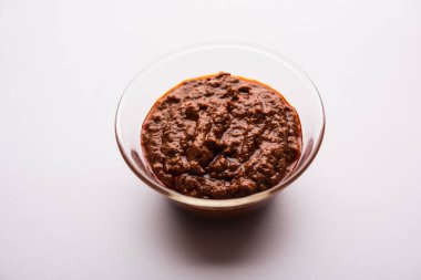 Ev yapımı Tandır ezmesi ya da salamura karışımı, bir kasede. Izgara tavuk, paneer ya da sebze için kullanılır. seçici odak