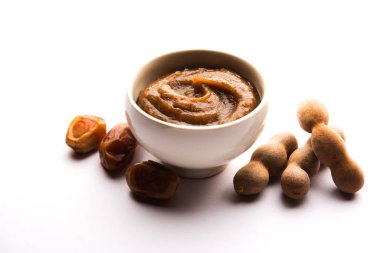 Tamarind Chutney - Khajoor ezildi ve Imli veya imalee macunu ile karıştırıldı, Hindistan 'da garnitür olarak kullanıldı.