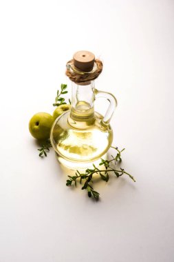 Brahmi Amla Ayurvedic Saç Yağı Çiğ avla ve Bramhi yapraklarıyla