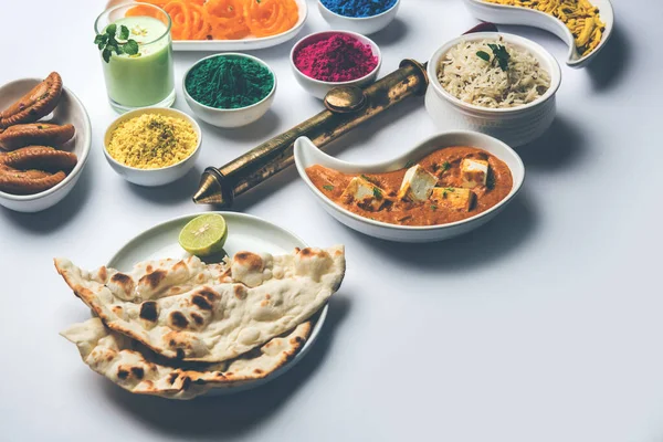 Happy Holy Concept Met Indiase Diverse Lunchgerechten Zoals Kip Paneer — Stockfoto