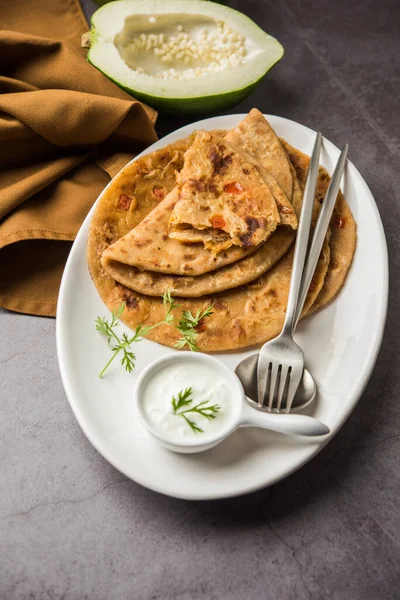 Çiğ Papaya Paratha Veya Papita Parathe Papaya Buğday Unu Kimyon — Stok fotoğraf