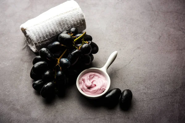 Czarne Winogrona Jogurt Miód Mieszają Maskę Twarzy Lub Krem Usuwania Zdjęcie Stockowe