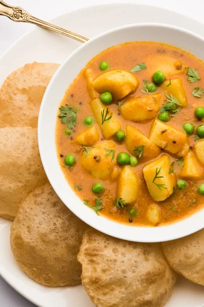 Aloo Puri Lub Curry Ziemniaczane Smażonym Poori Popularne Indyjskie Śniadanie Zdjęcia Stockowe bez tantiem