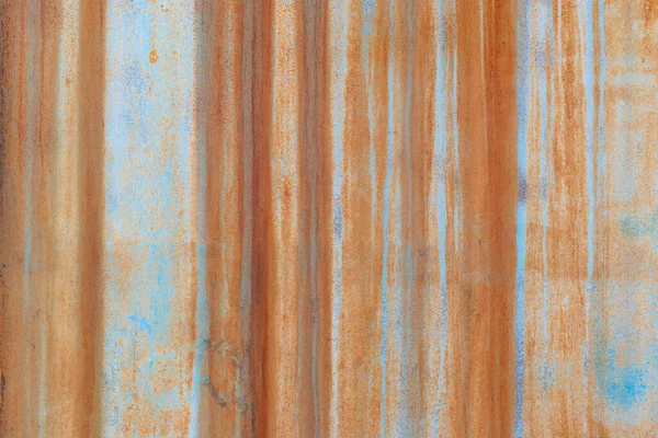 要旨雨や背景から錆びた汚れを含んだ金属壁の質感 — ストック写真
