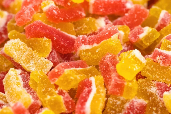 Gelbe Und Rote Marmeladenscheiben Mit Zucker Bestreut Aus Nächster Nähe — Stockfoto