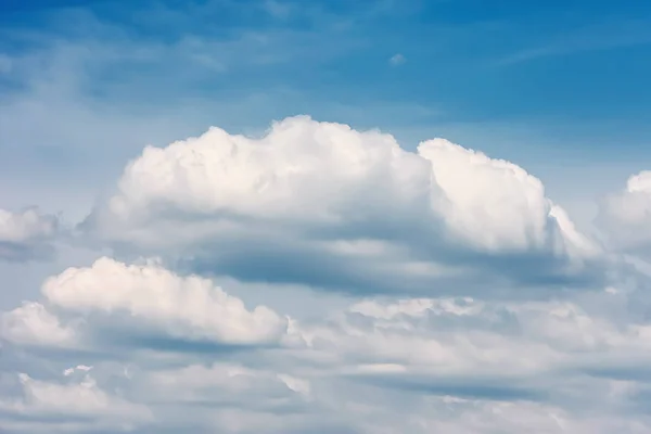 Тучи Голубом Небе — стоковое фото