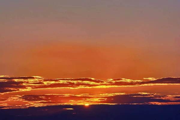 Słońce Wschodzie Zachodzie Słońca Chmurami — Zdjęcie stockowe