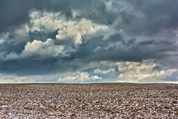 Winter Ländliche Landschaft Landwirtschaftliche Felder Und Gewitterwolken Himmel — Stockfoto