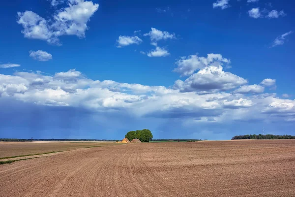 Paesaggio Rurale Campo Arato Con Nuvole Tuono Loro — Foto Stock