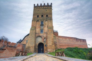 Lutsk 'ta bir ortaçağ kalesi (Ukrayna)).