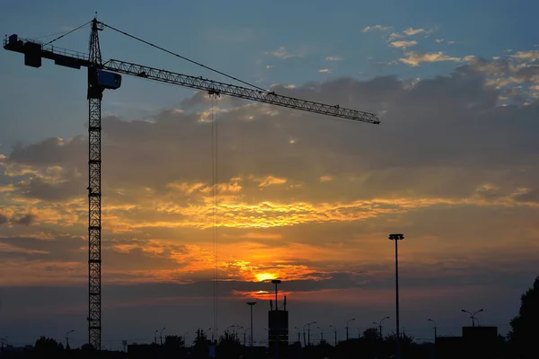 Sunset City Silhouette Tower Crane Sky Background Clouds — Stock Photo, Image