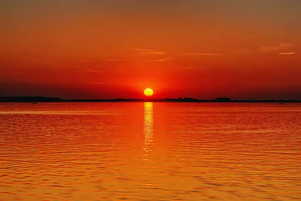 Sunset Lake Sun Silhouette Coastline — Stock Photo, Image