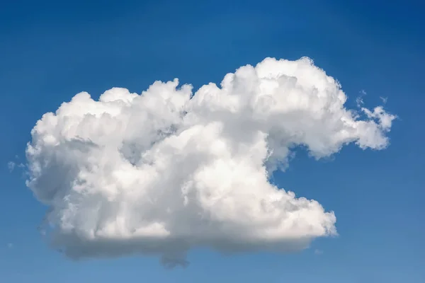 青い空の雲 — ストック写真