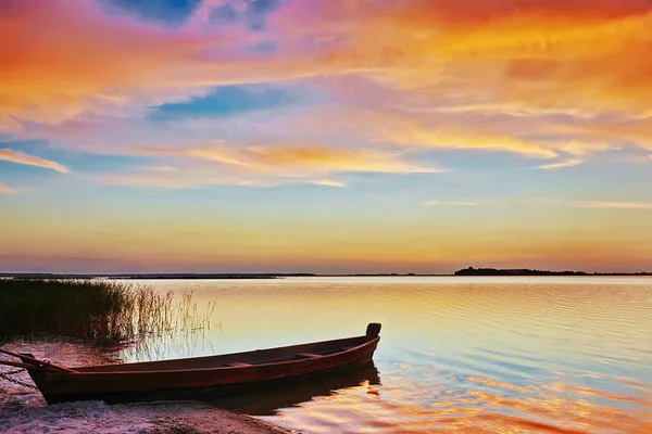 Sunset Lake Fishing Boat Shore — Stock Photo, Image