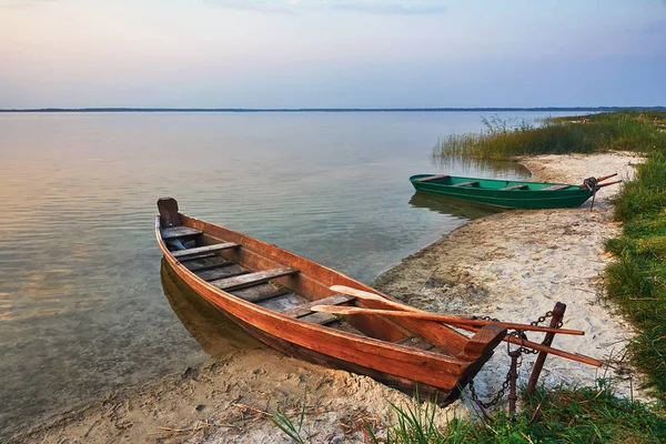 Evening Lake Fishing Boats Shore — Stock Photo, Image