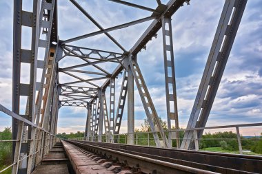 Metal demiryolu Köprüsü Nehri.