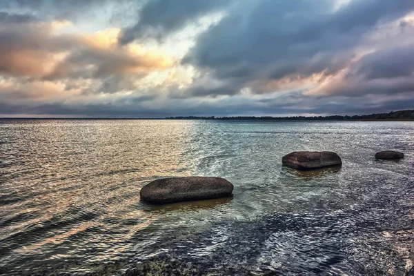 Solnedgång Över Sjön Med Stormmoln — Stockfoto