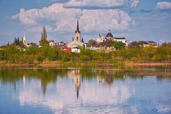 Landskap Kyrkor Och Tempel Stranden Floden Staden Lutsk Ukraina — Stockfoto