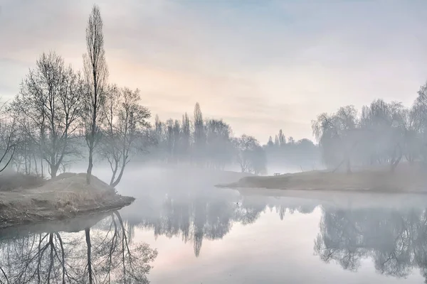 Frühlingslandschaft Morgen Über Einem Kleinen Fluss — Stockfoto